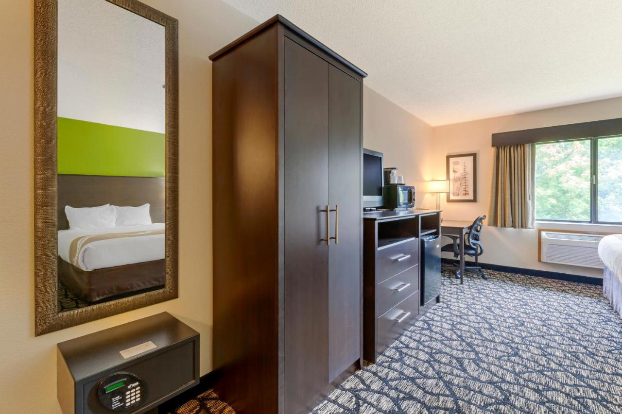Quality Inn Ошкош Екстер'єр фото