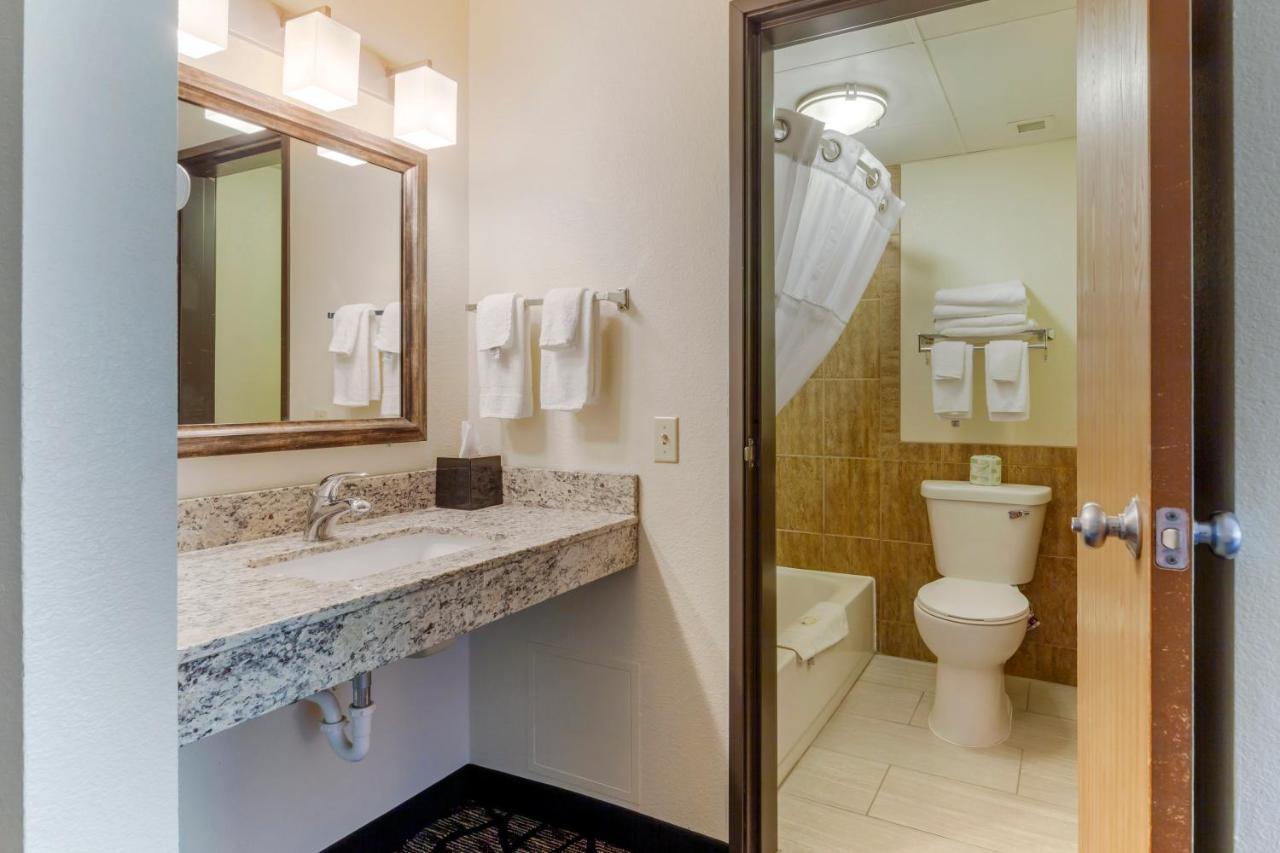 Quality Inn Ошкош Екстер'єр фото