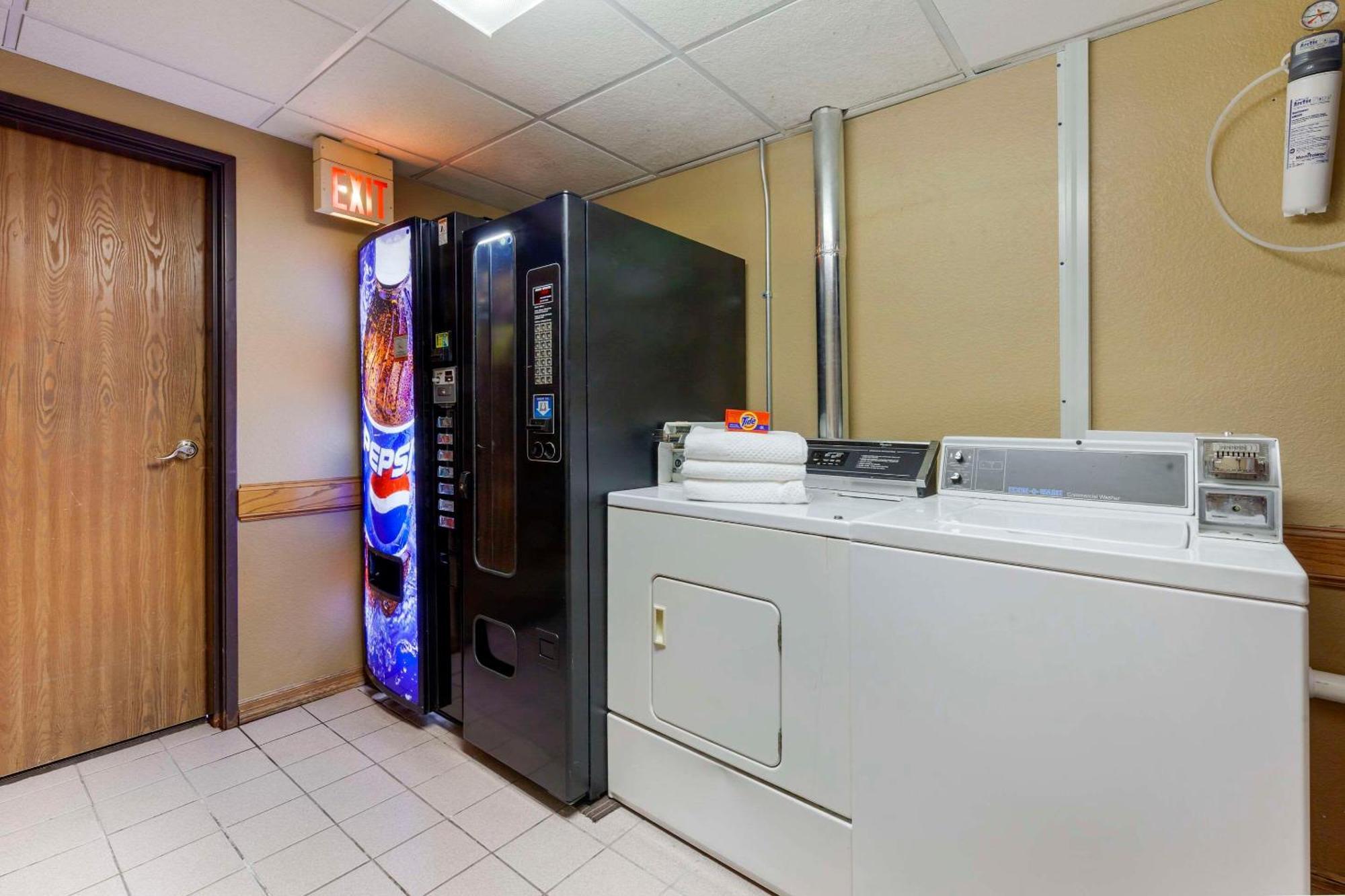 Quality Inn Ошкош Екстер'єр фото