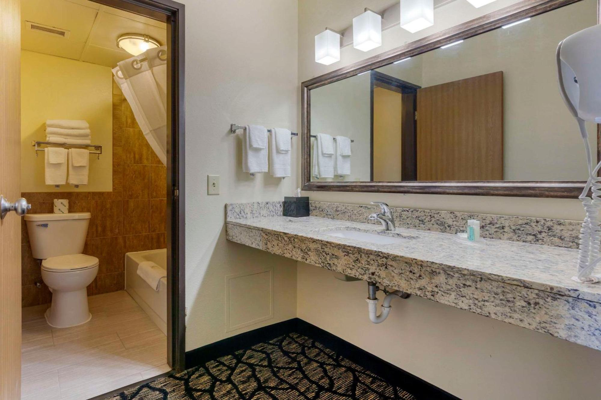 Quality Inn Ошкош Екстер'єр фото