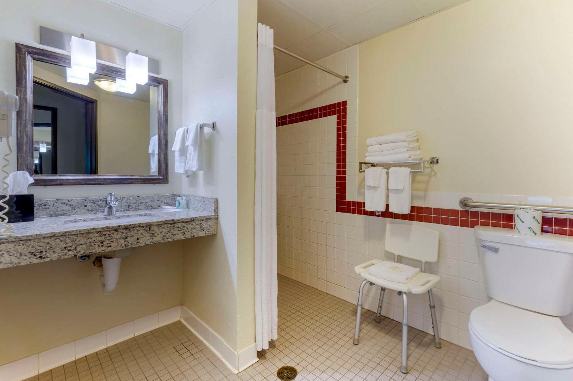 Quality Inn Ошкош Екстер'єр фото
